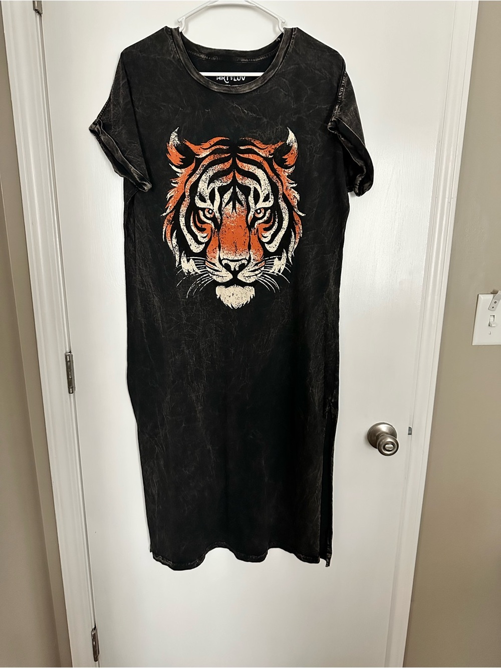 Hrt & Luv size medium Black Midi Dress with Orange Tiger Graphic